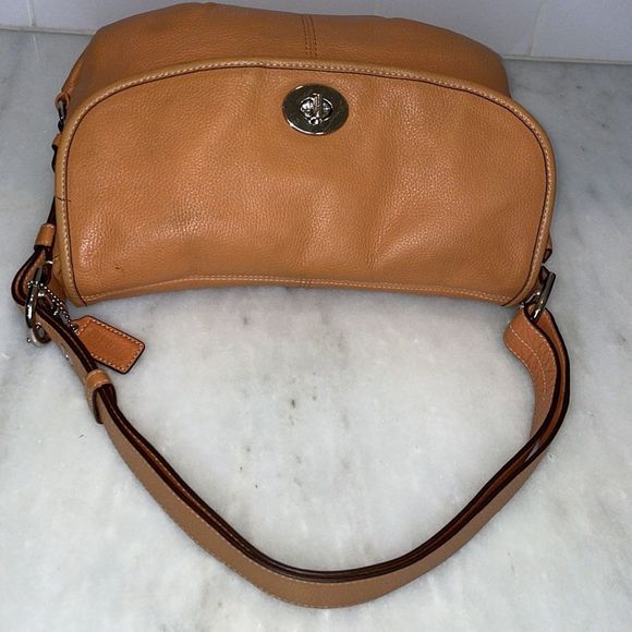 Coach Legacy Leather Flap Shoulder Crossbody sz 13” by 9”very nice - Picture 9 of 16